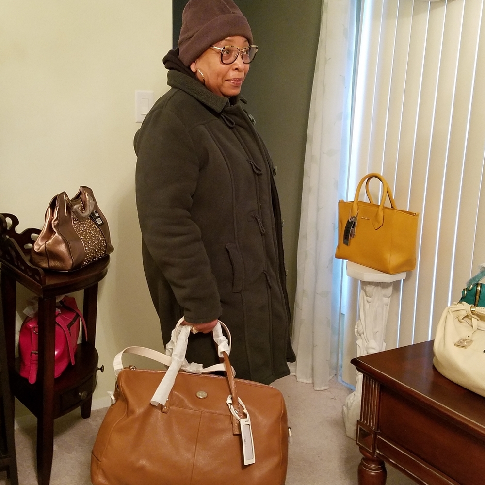 Handbags - Picture 3 of 5